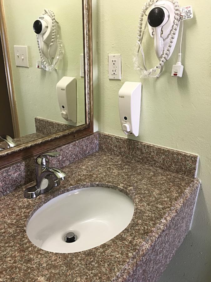 Hallettsville Budget Inn מראה חיצוני תמונה